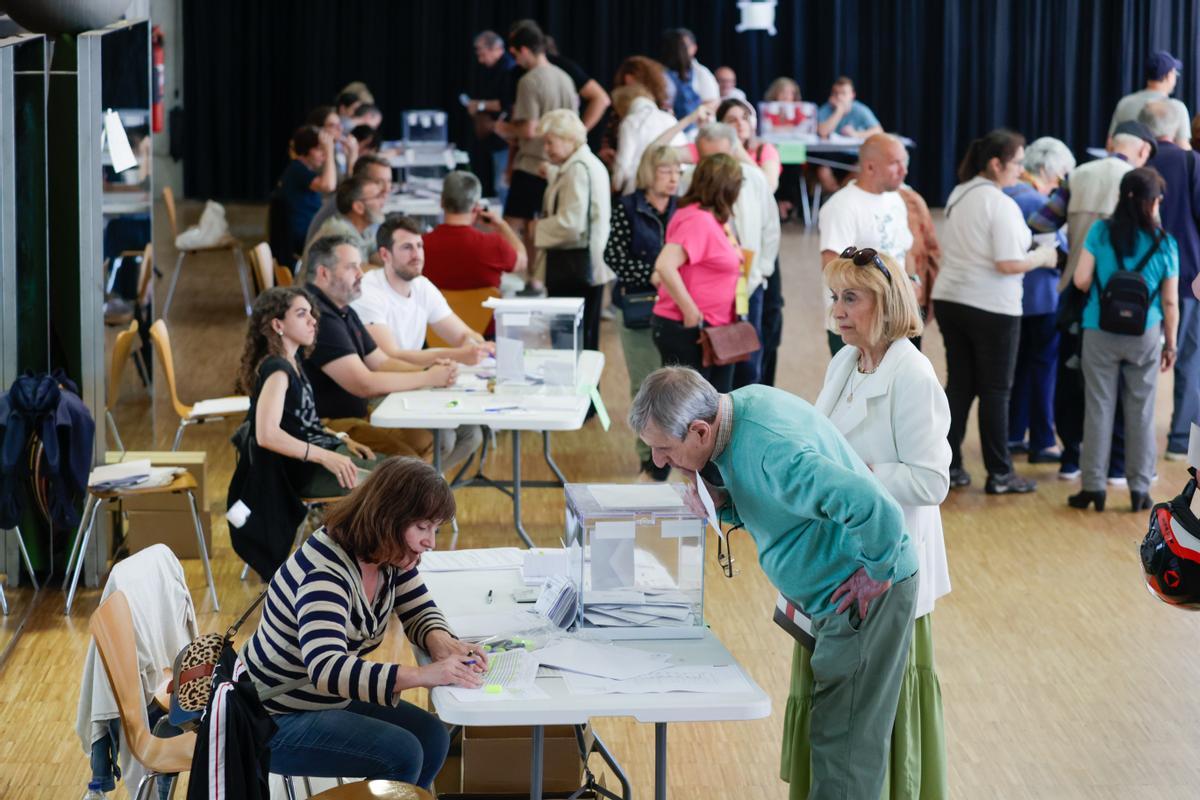 Votaciones del 28-M en el Centre Cívic Pere Quart de Les Corts.