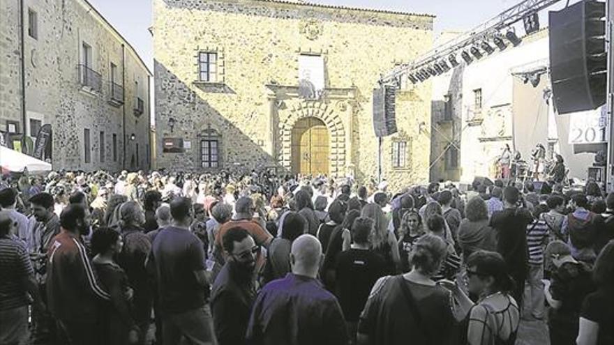 Cuatro grupos ambientan la plaza de Santa María en el XIII festival Irish Fleadh