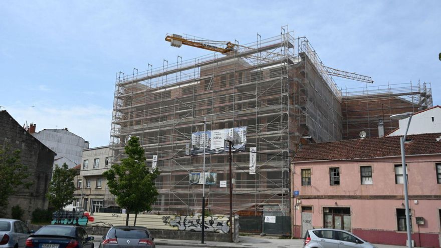 Un edificio residencial en construcción en la zona de O Burgo.