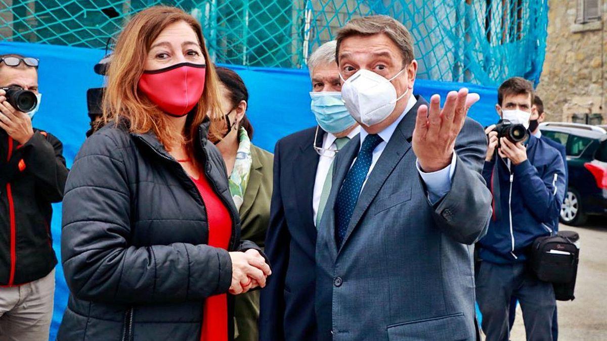 Dos àpats de 26 persones del Govern balear en plenes restriccions esquitxen Sánchez