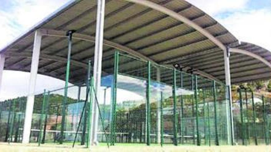 El ayuntamiento construirá una pista de pádel y asadores