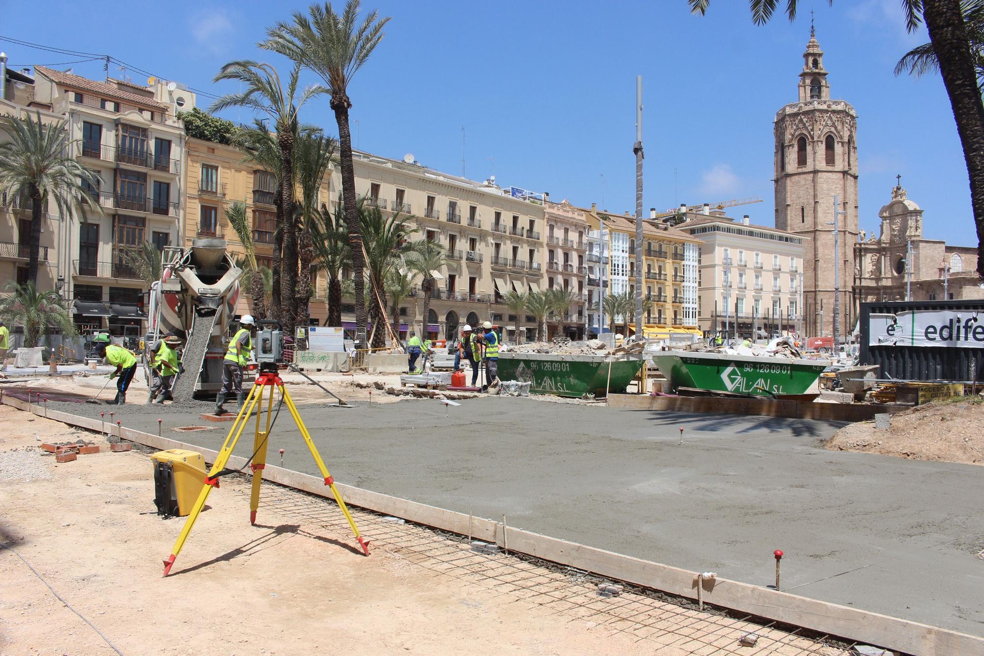 La calle de la Paz levanta el asfalto para su remodelación final