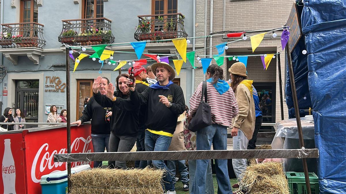 EN IMÁGENES: Castrillón se vuelca con la cabalgata de carrozas y xarrés