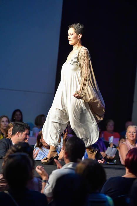 Desfile benéfico de la Asociación Canaria de ...