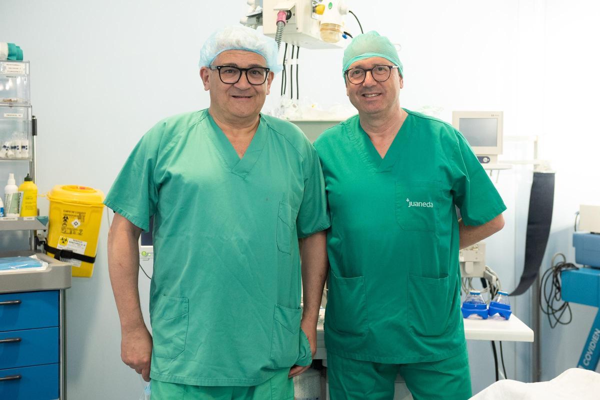 El equipo de Cirugía de la Obesidad de Juaneda Hospitales, integrado por los cirujanos digestivos Dres. Salvador Pascual y Andrés Cifuentes.