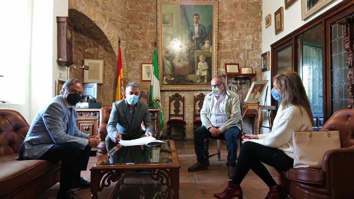 Encuentro del delegado de la Junta Ángel Pimentel con el alcalde de Villa del Río