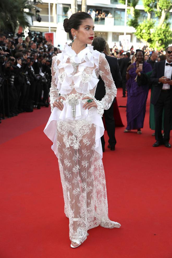 Errores en la alfombra roja de Cannes: Sara Sampaio con lo de Francesco Scognamiglio