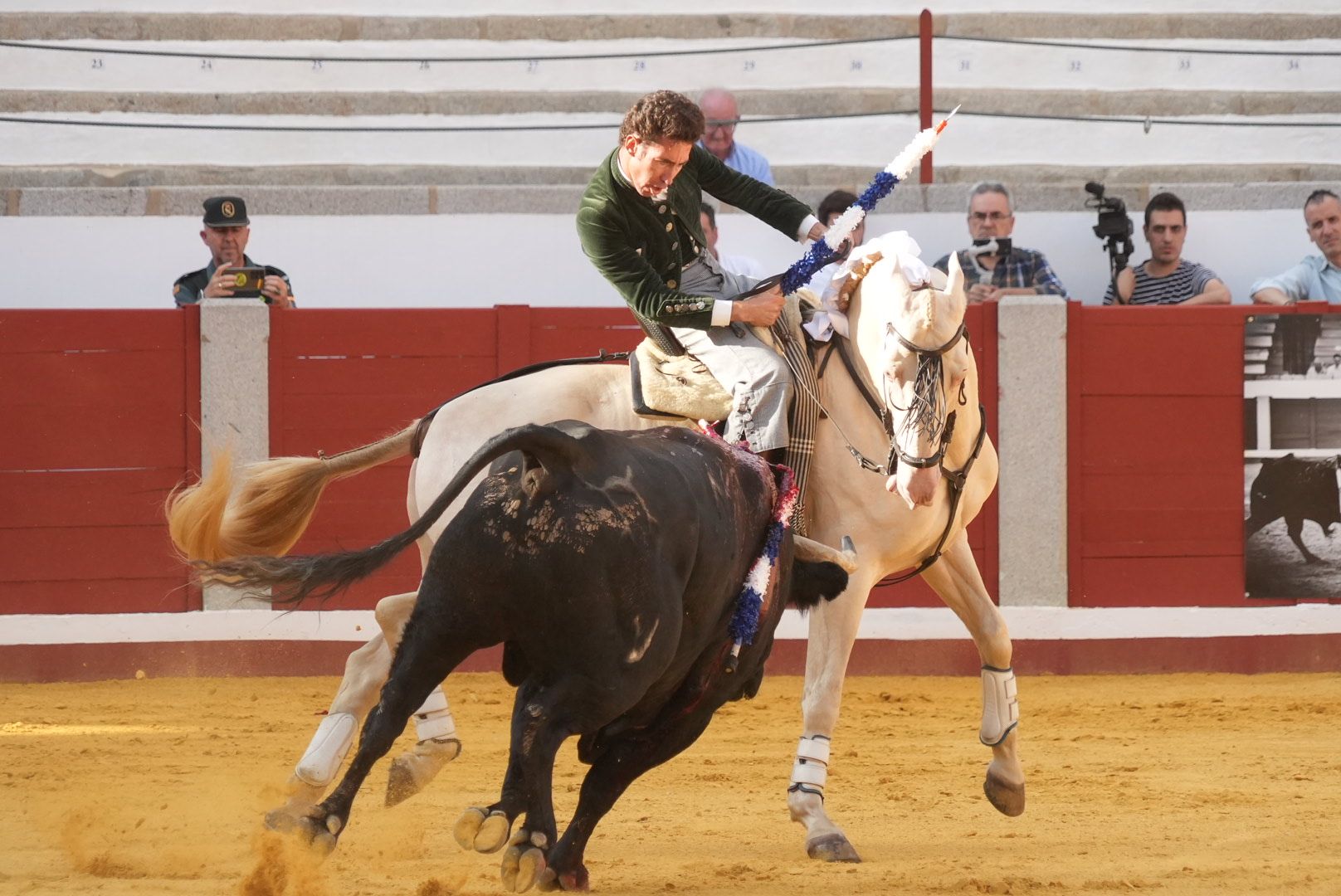 Puerta grande para Hermoso en la corrida de rejones en Pozoblanco