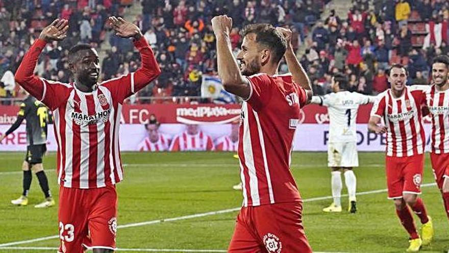 Stuani i Diamanka celebren el 3-1 de dijous contra l&#039;Extremadura.