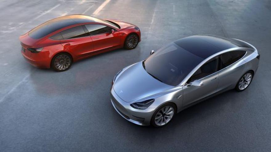 Tesla presenta un coche eléctrico "para todos los públicos"