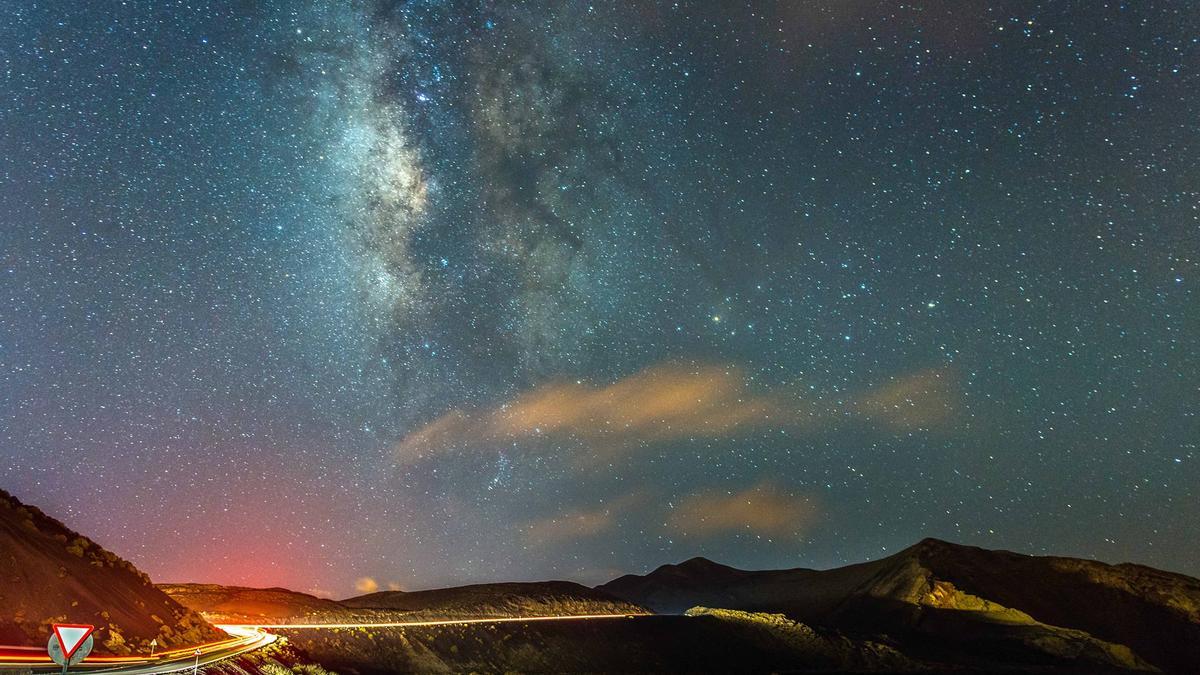 El centro galáctico desde el Parque Nacional de Timanfaya, en Lanzarote.