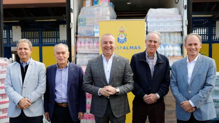 Ramírez, escoltado por Pedro Llorca -i- y Gonzalo Marrero -d-, esta mañana, junto a Nicolás Ortega y Rafa Méndez, vicepresidente de la Fundación.