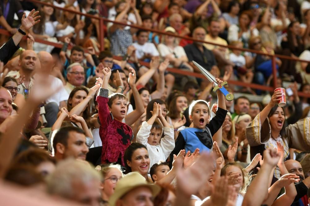 Miles de asistentes consolidan la Feira Franca como una de las fiestas históricas más destacadas de Galicia