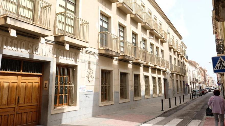 El colegio de las Carmelitas Teresianas de Novelda se encuentra separado del convento-asilo.