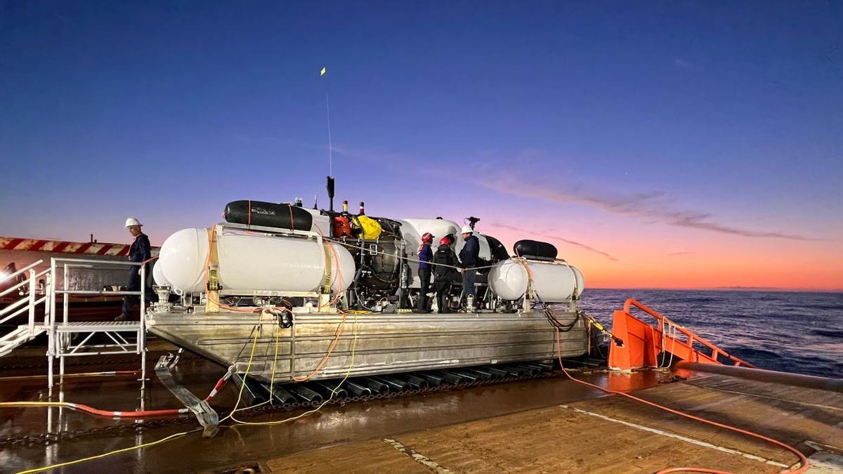El sumergible se prepara para la inmersión al Titanic en la mañana del 14 de julio de 2022.