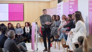 El coordinador general de IU, Antonio Maíllo, interviene durante la cumbre de Sumar junto a ministros y diferentes portavoces de la coalición.