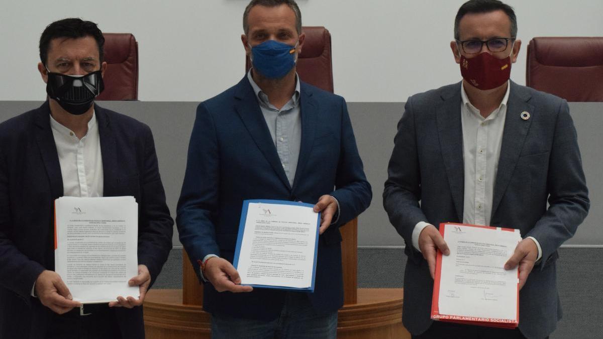 PSOE, PP y Cs escenifican el acuerdo alcanzado en la Ley del Mar Menor