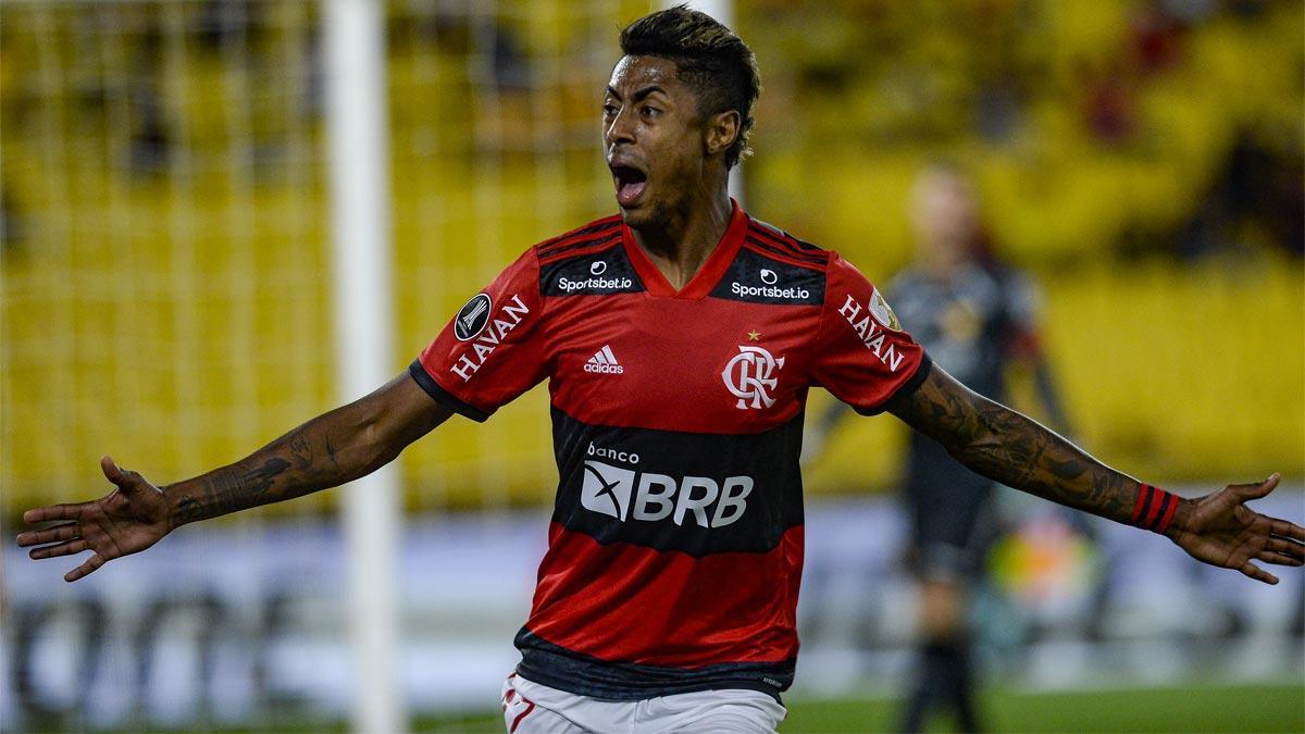 Bruno Henrique celebra uno de sus tantos en la Copa Libertadores