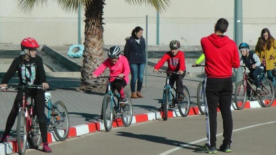 El parque de tráfico para niños reinicia su actividad en la granja el Mansegal