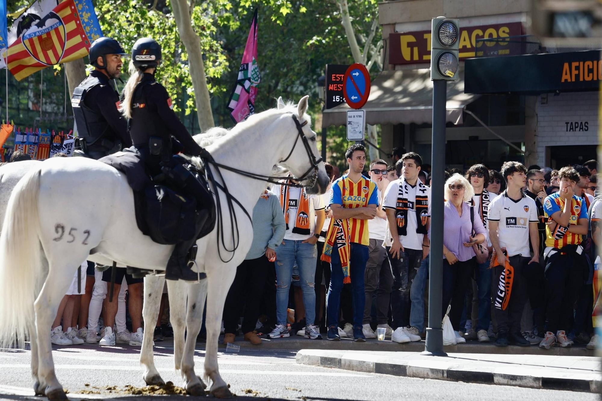 Búscate en el recibimiento del Valencia - Betis en Mestalla
