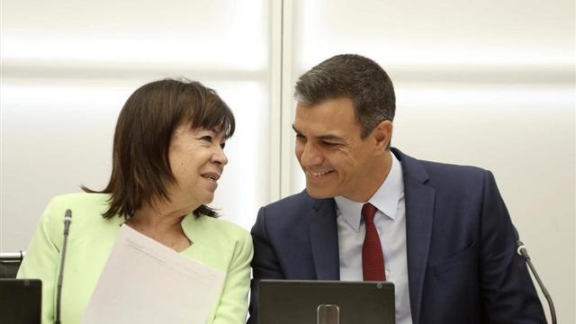 Pedro Sánchez y Cristina Narbona