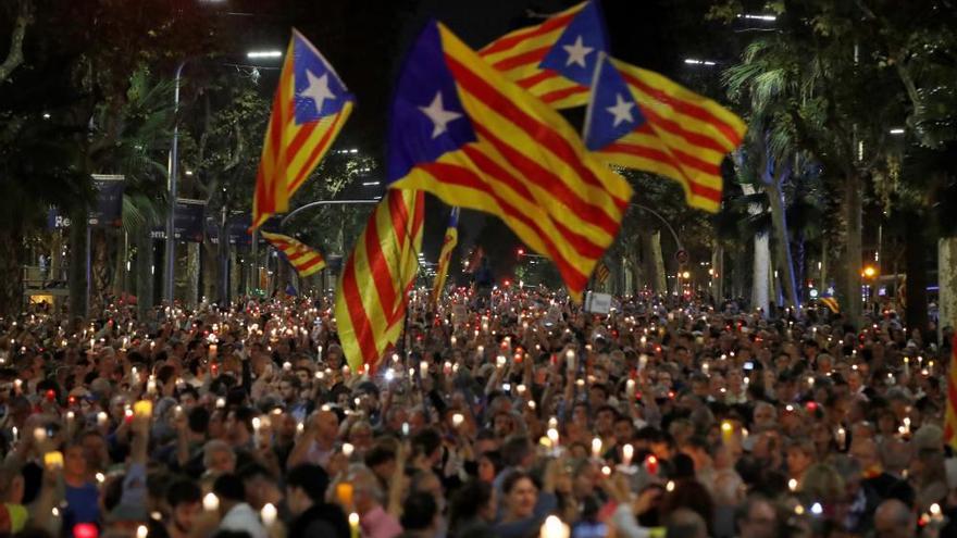 Miles de personas piden en Barcelona la &quot;libertad&quot; de Sànchez y Cuixart