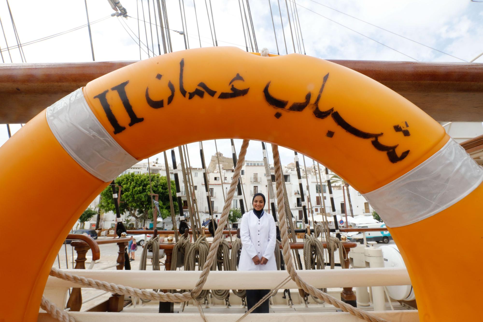 Jornada de puertas abiertas en el velero de Omán barco escuela 'Royal Shabab Omán 2'