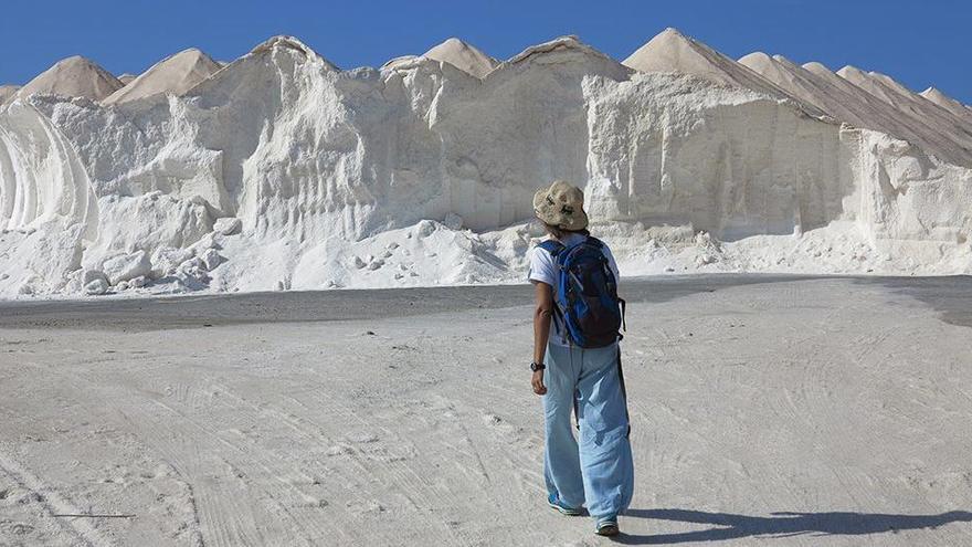 In der Nähe von Ses Salines türmen sich die riesigen Meersalz-Berge.