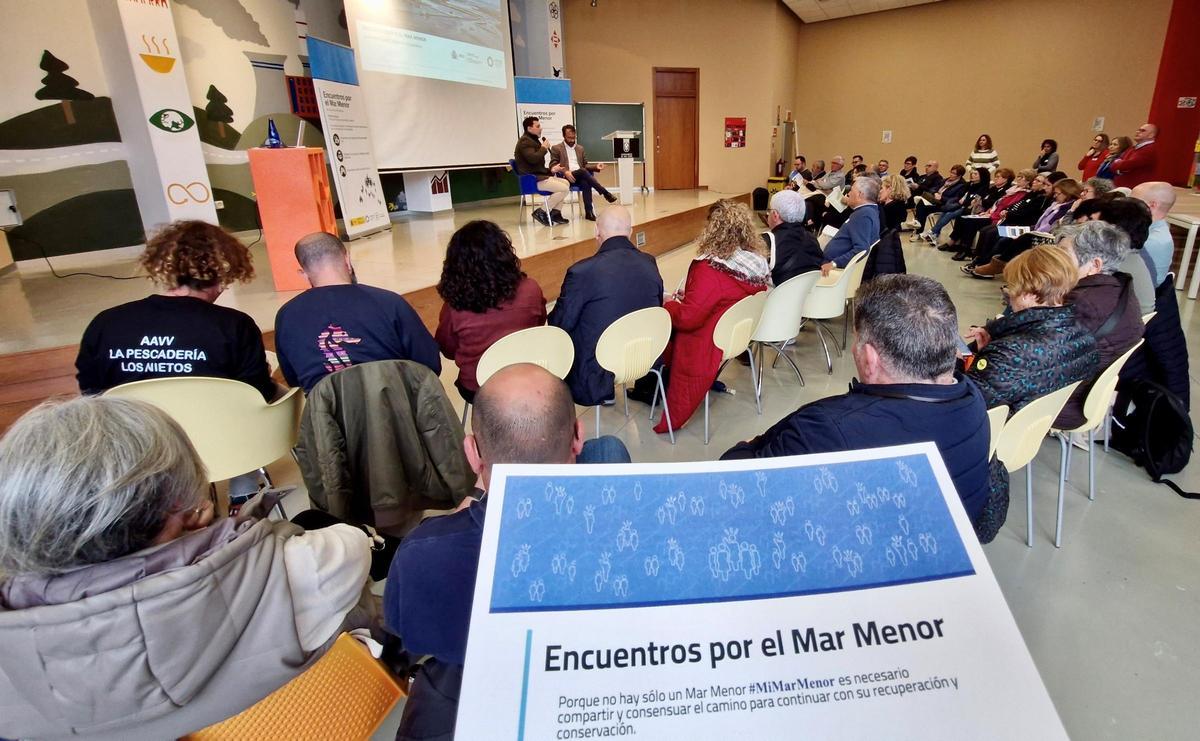 La primera sesión de Encuentros por el Mar Menor se desarrolló en la Concejalía de Deportes de San Javier.