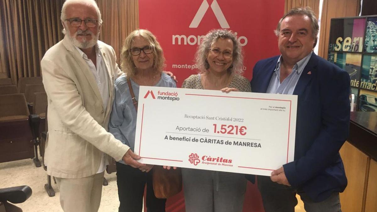 Montepio lliura 1.521 euros de la recaptació de la Festa de Sant Cristòfol a Càritas Manresa | MONTEPIO