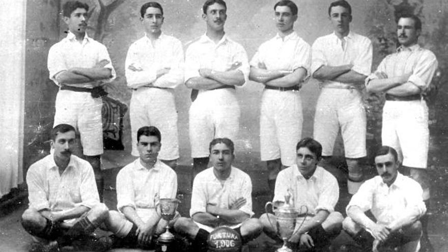 Formación del Fortuna, en el año 1906.