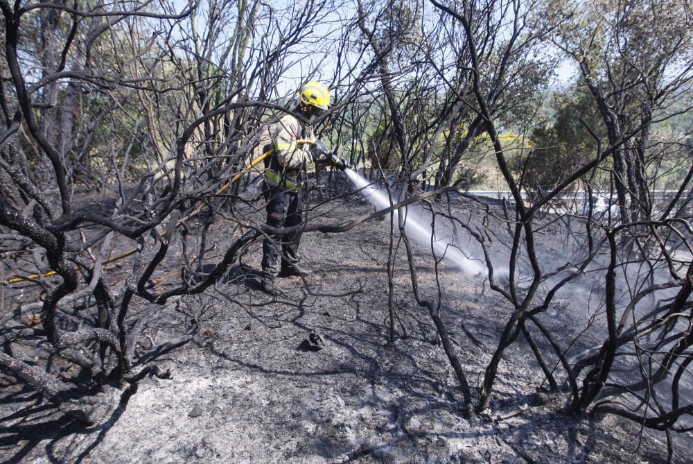 incendi forestal a Llagostera i tall de la carretera