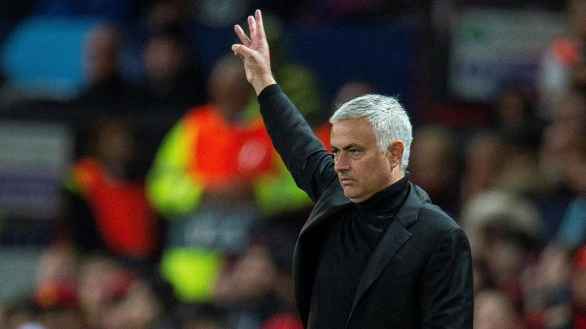 Mourinho se ha gastado 466 millones en fichajes, ganando solo 3 títulos