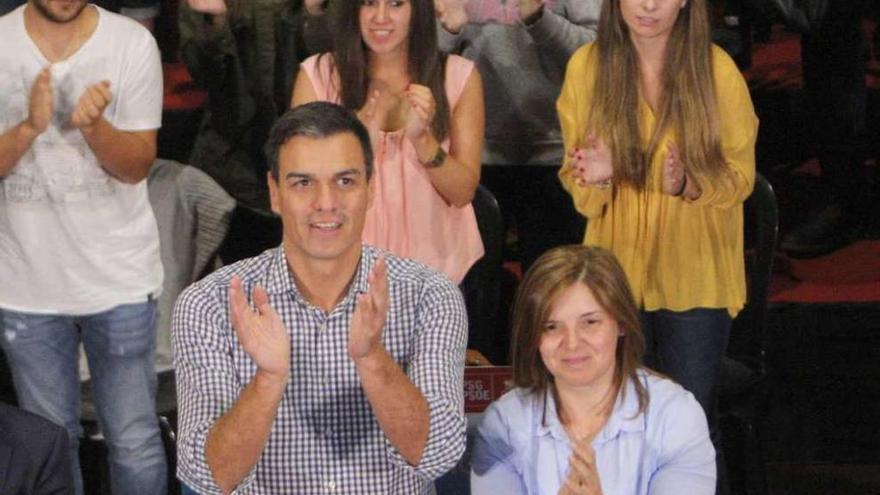 Pedro Sánchez y Pilar Cancela durante un acto de la campaña de las elecciones gallegas. // Xoán Álvarez