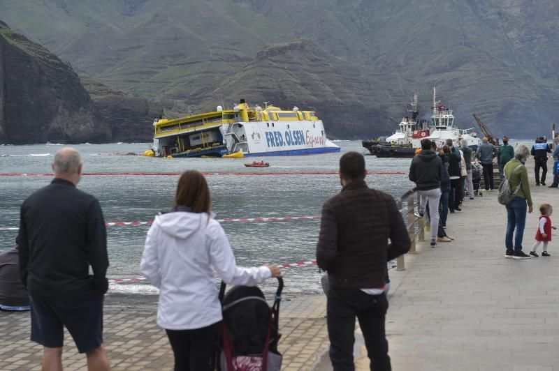 Pleamar en Agaete para remolcar el ferry