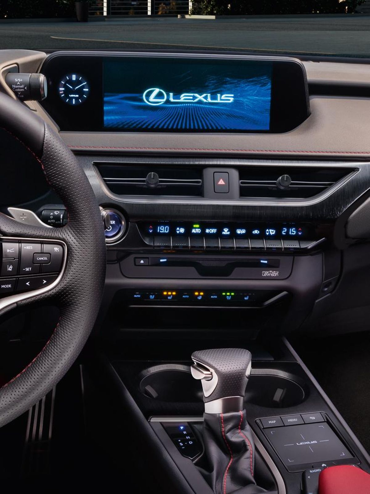 Interior del Lexus UX250h LEXUS / Lne