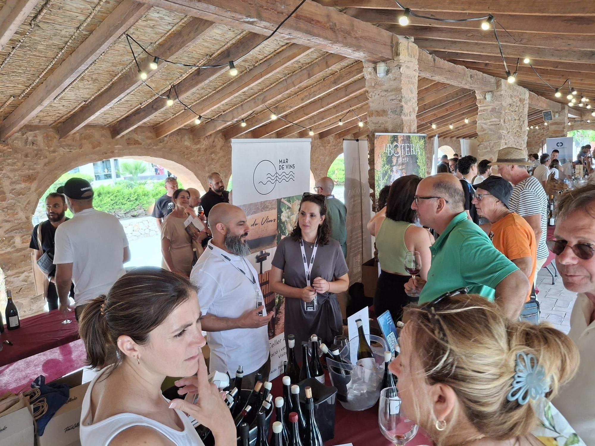Singulares, de "poble" e insulares: la gran fiesta del vino en el riurau de Jesús Pobre (imágenes)