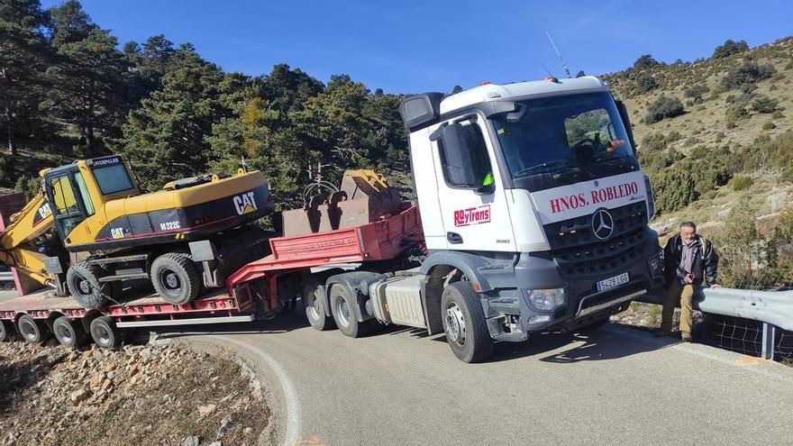 Un camión atrapado bloquea la carretera entre Vallibona y Morella durante seis horas