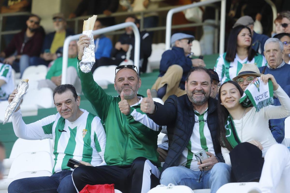 Córdoba CF-Elche, las imágenes de la afición en El Arcángel Córdoba CF-Elche, las imágenes de la afición en El Arcángel