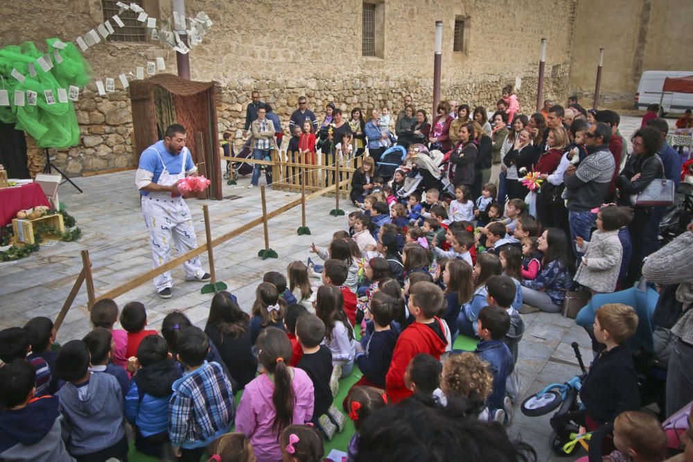 Los libros salen a la calle en Orihuela