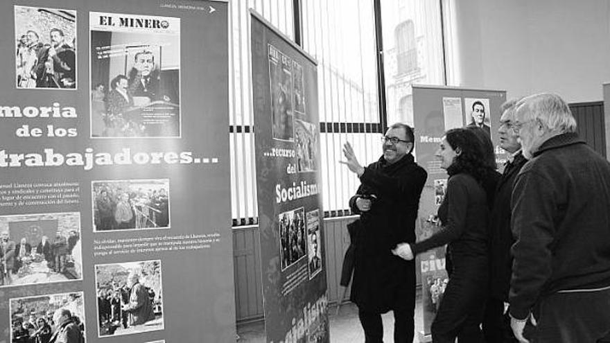 La exposición sobre la historia del sindicato instalada en la Casa del Pueblo de Mieres.