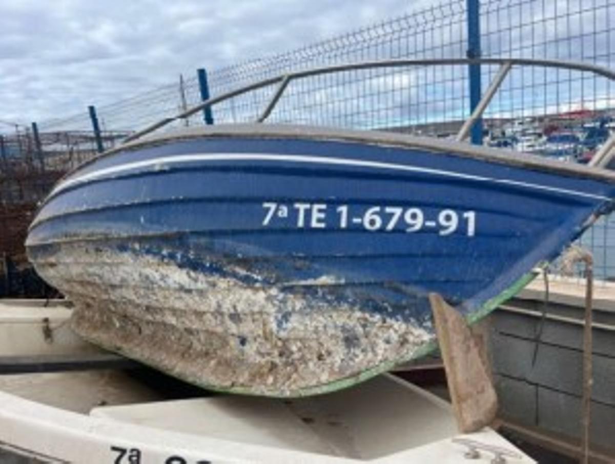 El barco 'Chiqui', en tierra.