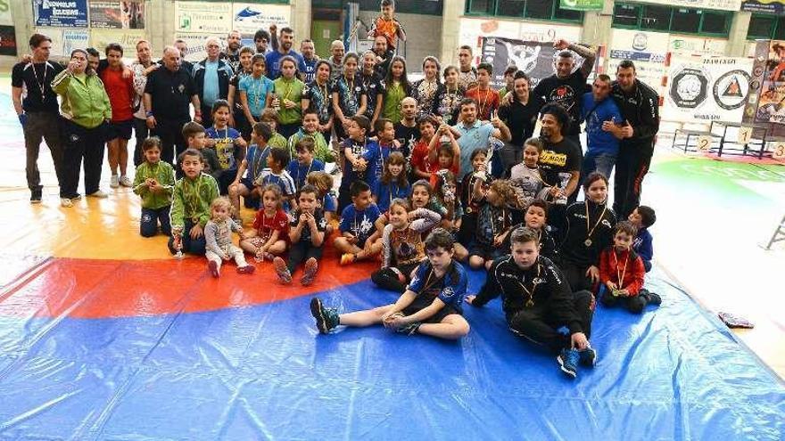 Los participantes durante la jornada de ayer en Bueu. // Gonzalo Núñez