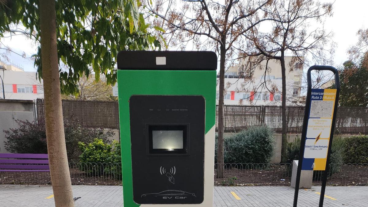 Un punto de recarga eléctrica de vehículos gestionado por Vila