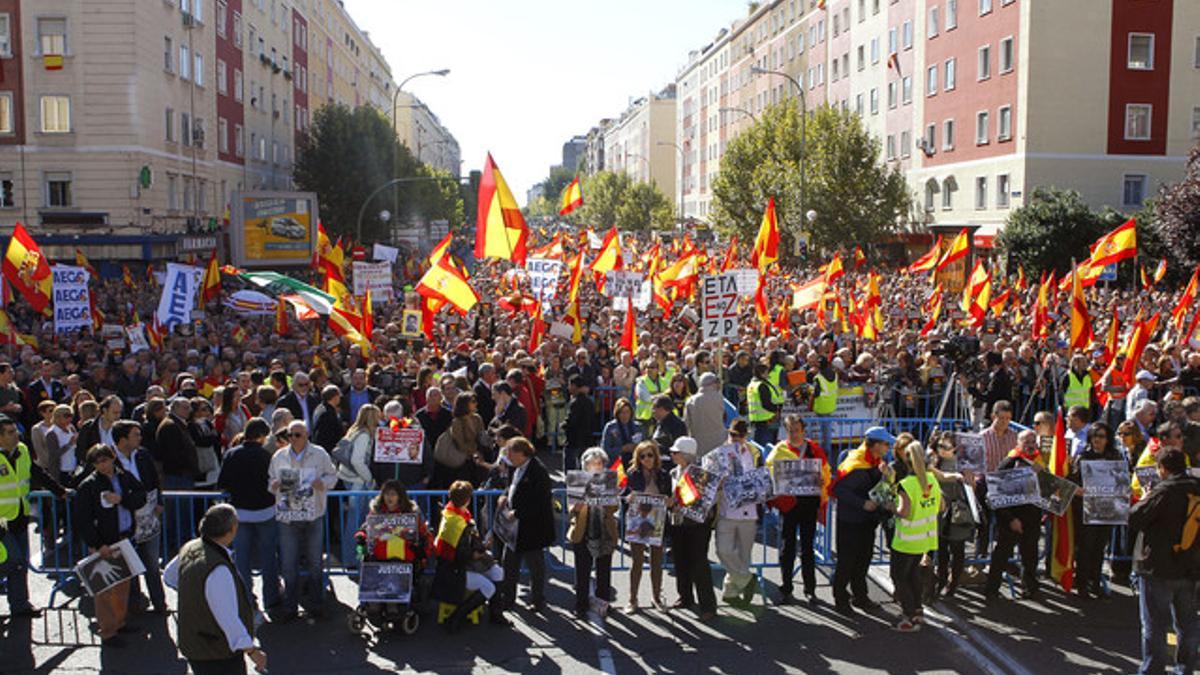 Concentración organizada hoy en Madrid por la asociación Voces contra el Terrorismo.