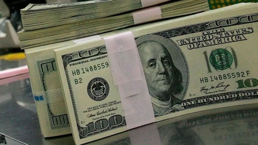 La Fiscalía de A Coruña pide 10 años para dos expresidiarios por distribuir dólares falsos