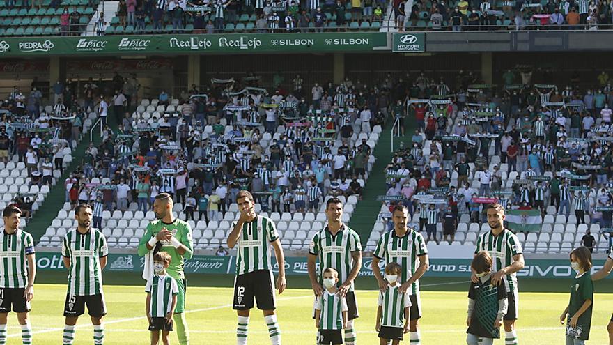 Aficionados asistentes al Córdoba CF-UD San Fernando