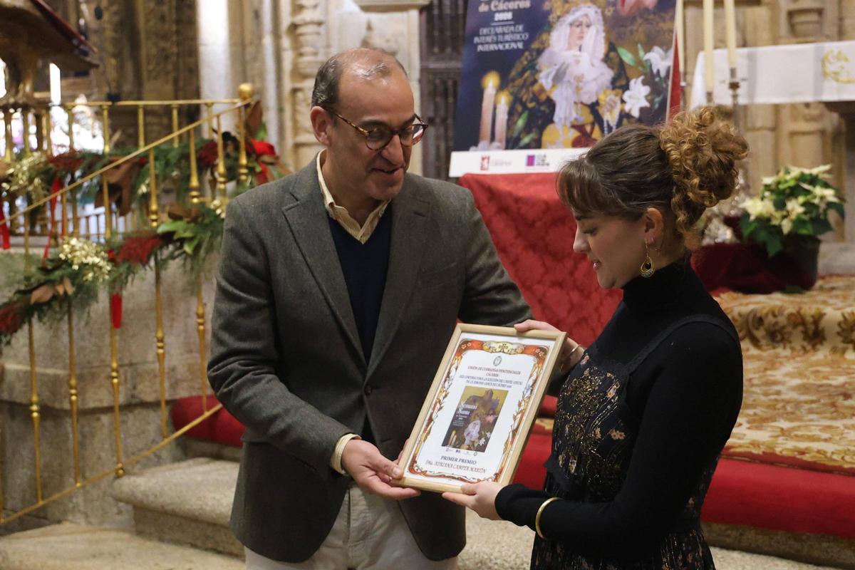 Fotogalería | Así se ha desarrollado la presentación del cartel de la Semana Santa de Cáceres