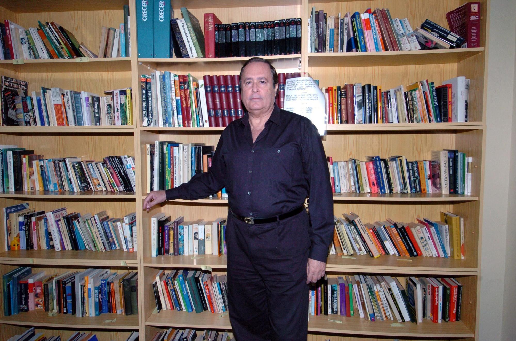 Fallece Justo Jorge Padrón, Premio Canarias de Literatura