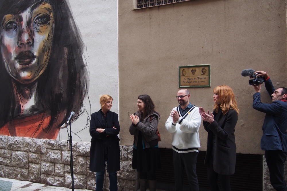 El talent femení es reivindica: un mural de Paula Bonet decora la façana del Museu de l'Empordà